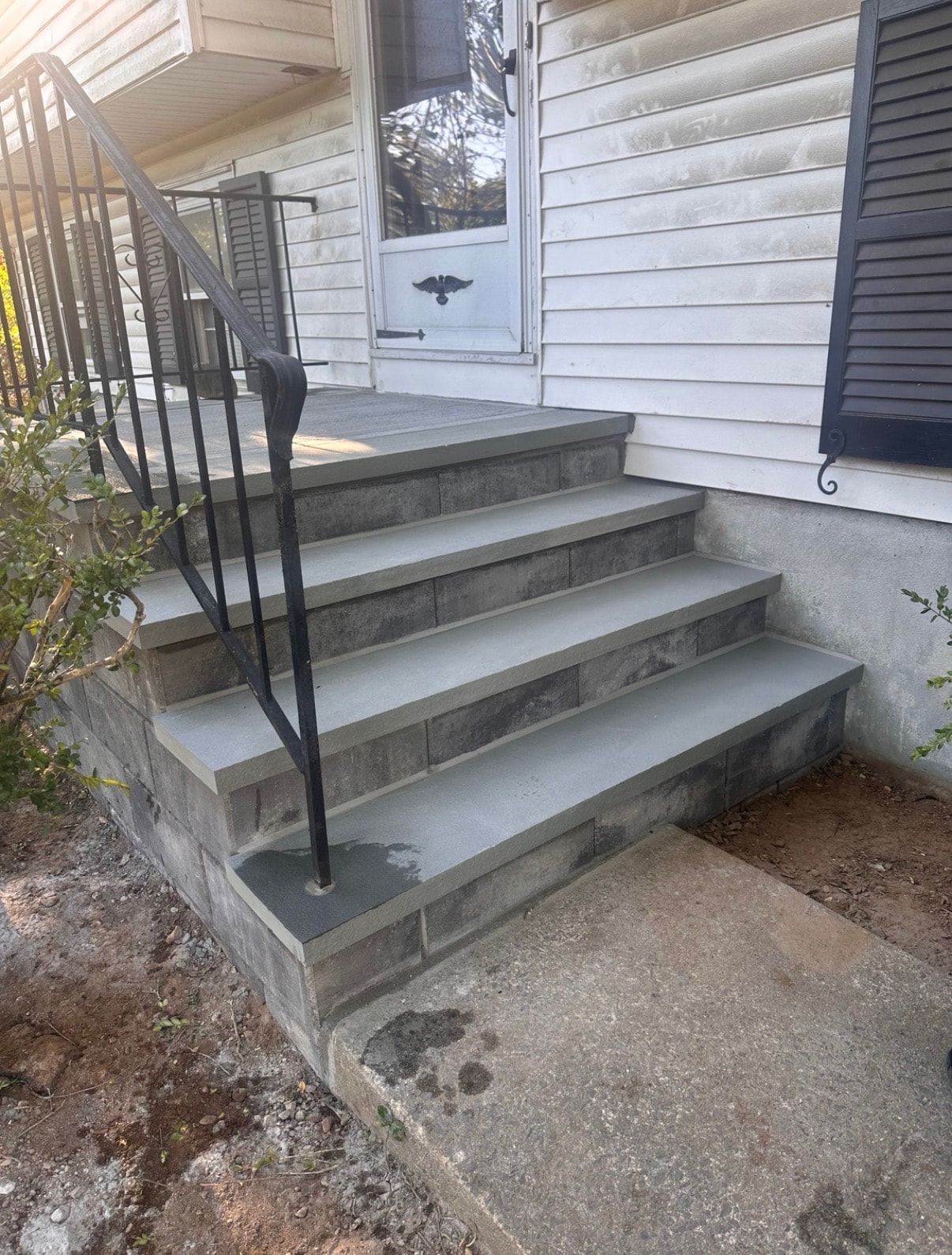 Completed masonry front steps and stoop by HomeCraft Paving & Masonry in New Jersey